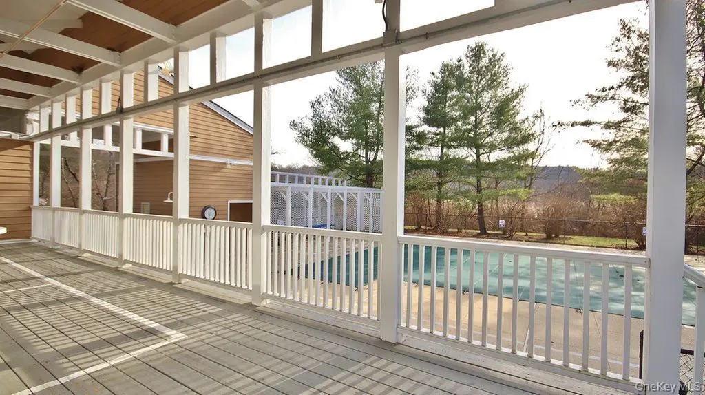 44 Brook Farm Close Chappaqua NY 10514