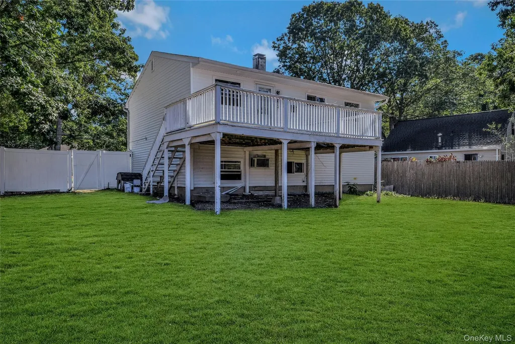 4 Beechwood Drive Shirley NY 11967