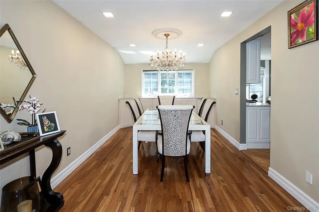 64 Hamilton Drive Roslyn NY 11576