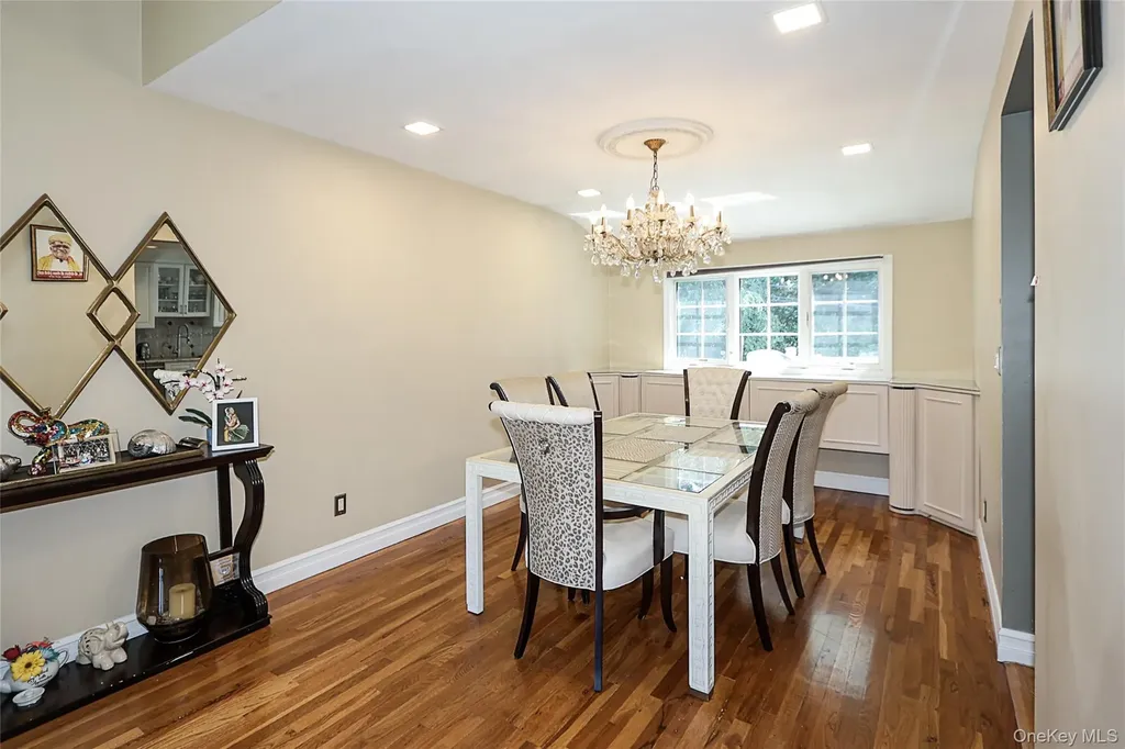 64 Hamilton Drive Roslyn NY 11576