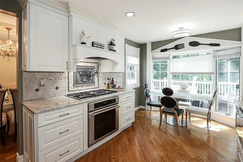 64 Hamilton Drive Roslyn NY 11576