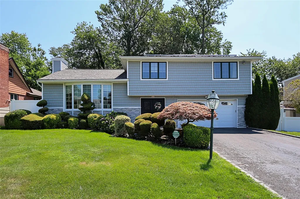 64 Hamilton Drive Roslyn NY 11576
