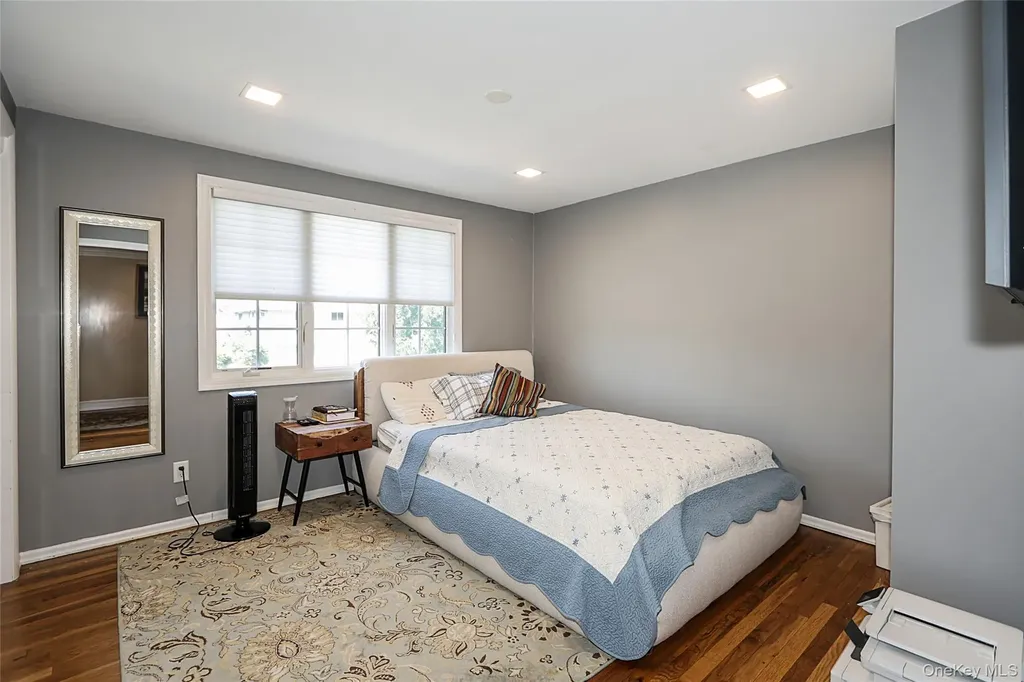 64 Hamilton Drive Roslyn NY 11576