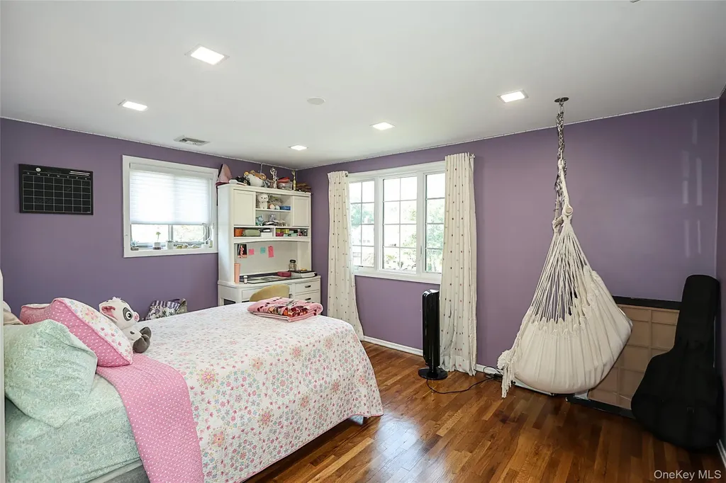 64 Hamilton Drive Roslyn NY 11576