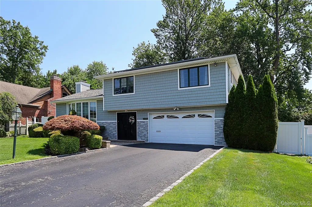 64 Hamilton Drive Roslyn NY 11576