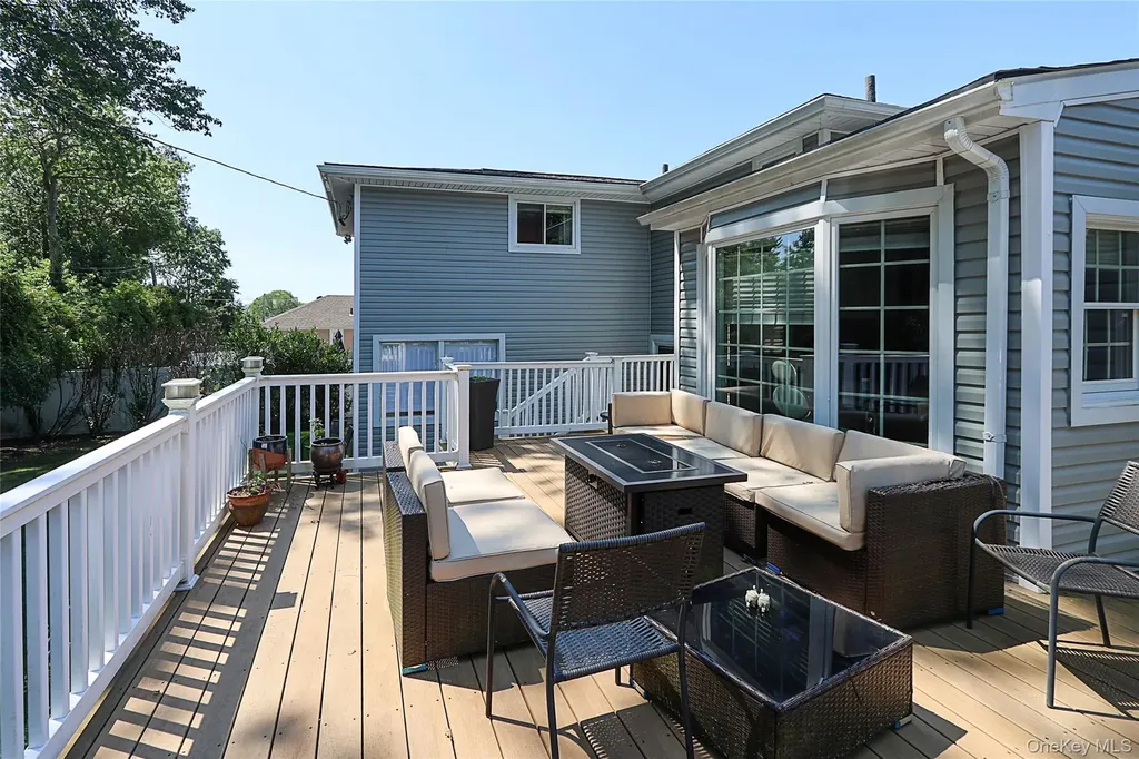 64 Hamilton Drive Roslyn NY 11576