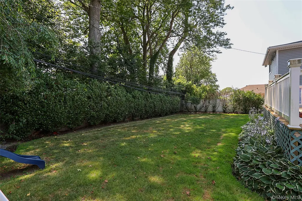 64 Hamilton Drive Roslyn NY 11576