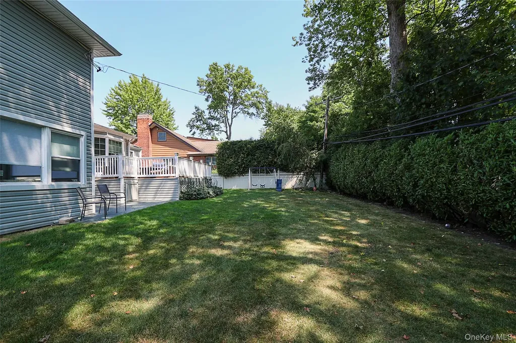 64 Hamilton Drive Roslyn NY 11576