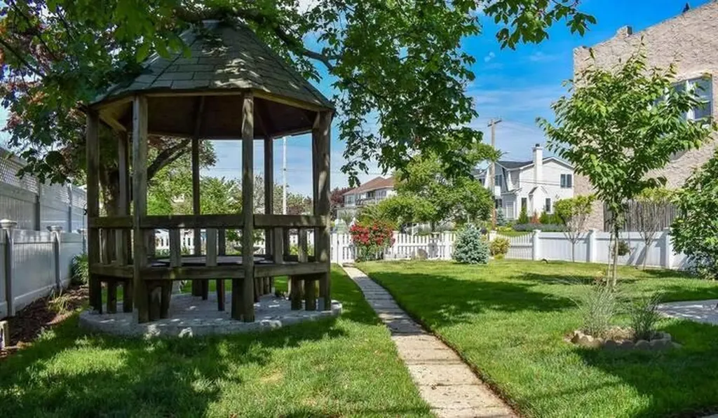 135 Taft Avenue Long Beach NY 11561