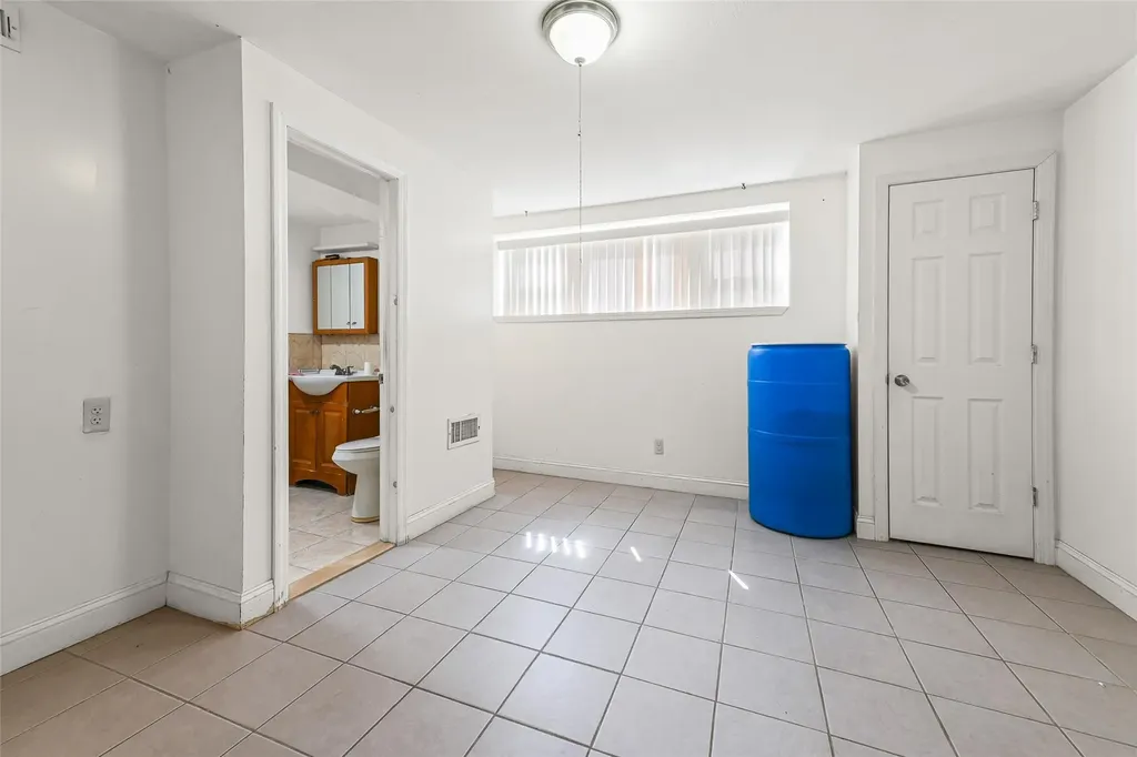 10573 Avenue L Brooklyn NY 11236