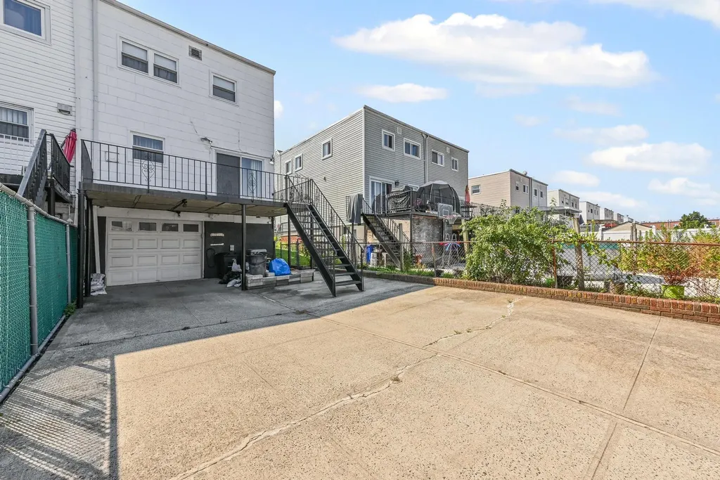 10573 Avenue L Brooklyn NY 11236