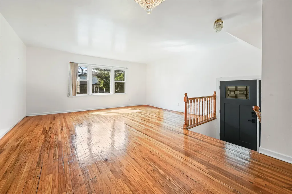 10573 Avenue L Brooklyn NY 11236