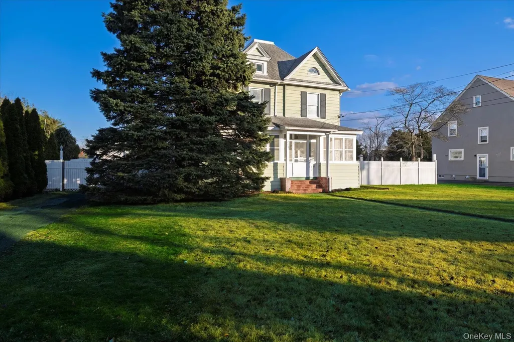 2483 Central Avenue Baldwin NY 11510