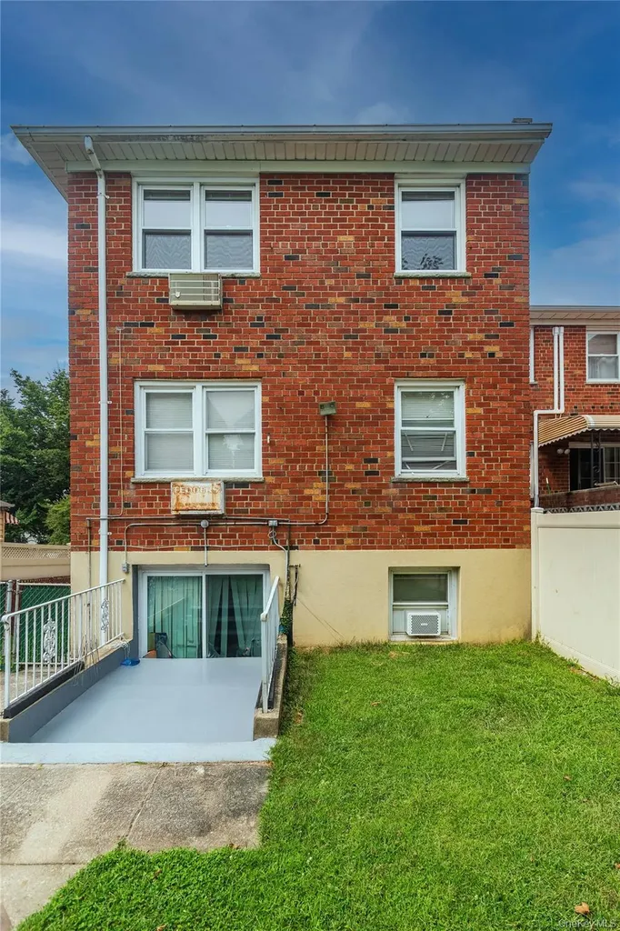 926 Vincent Avenue Bronx NY 10465