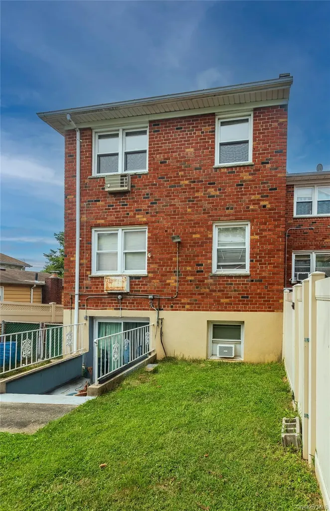 926 Vincent Avenue Bronx NY 10465