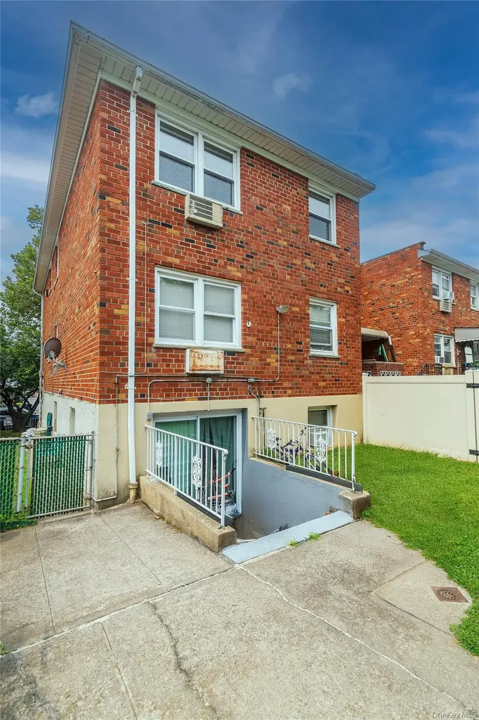 926 Vincent Avenue Bronx NY 10465