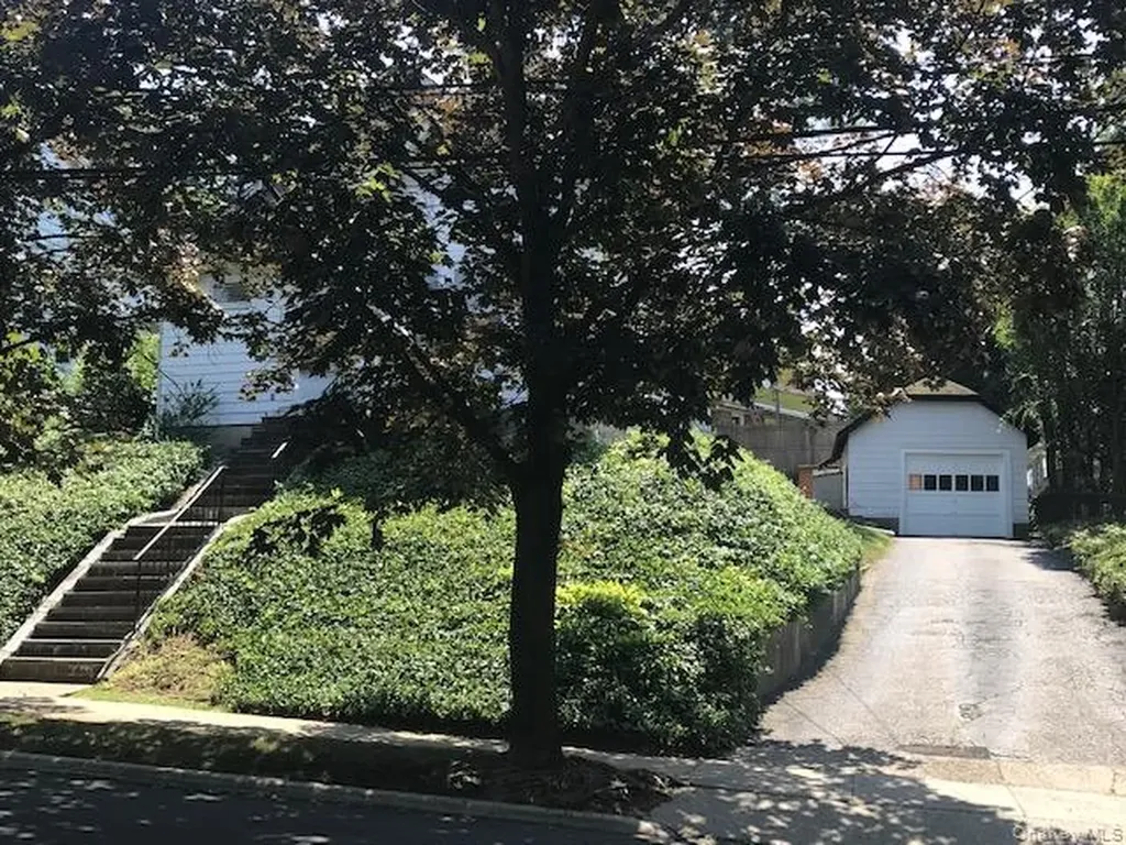 52 Nassau Road Great Neck NY 11021
