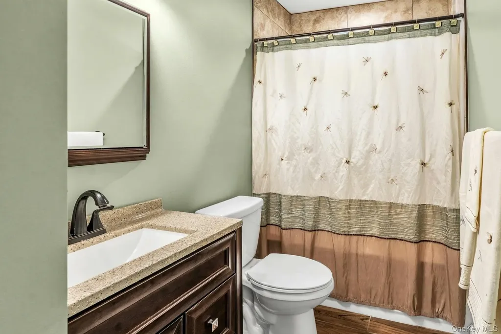 10 Glen Way Lake Grove NY 11755