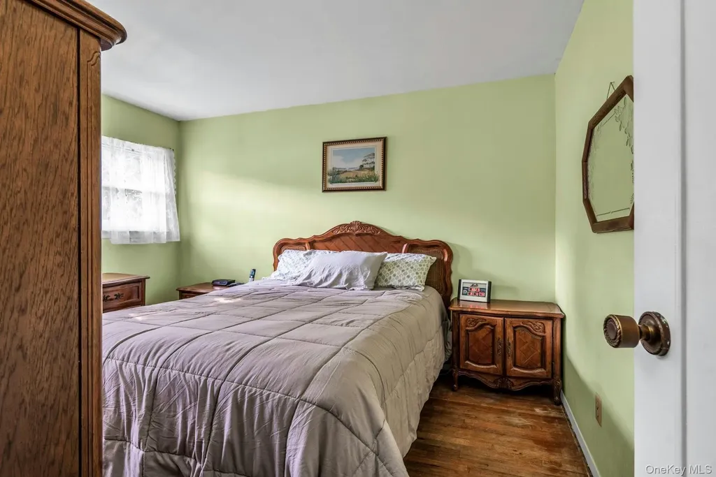 10 Glen Way Lake Grove NY 11755