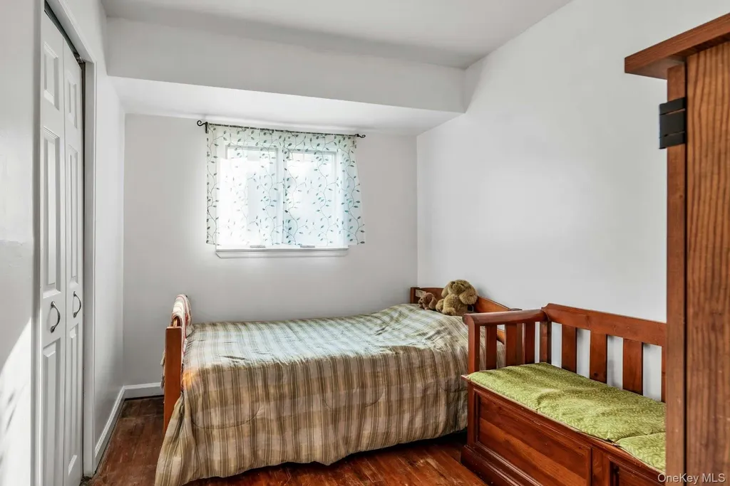 10 Glen Way Lake Grove NY 11755