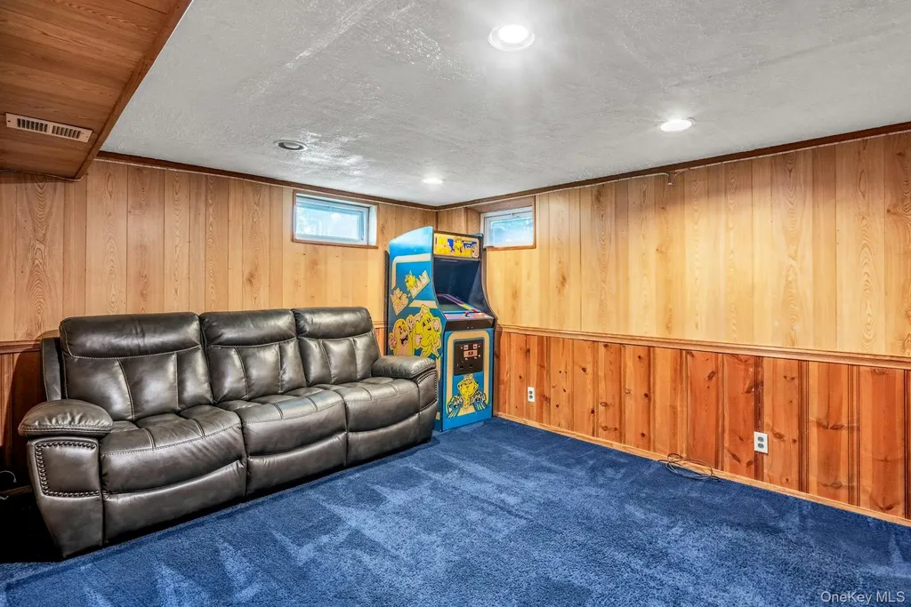 10 Glen Way Lake Grove NY 11755