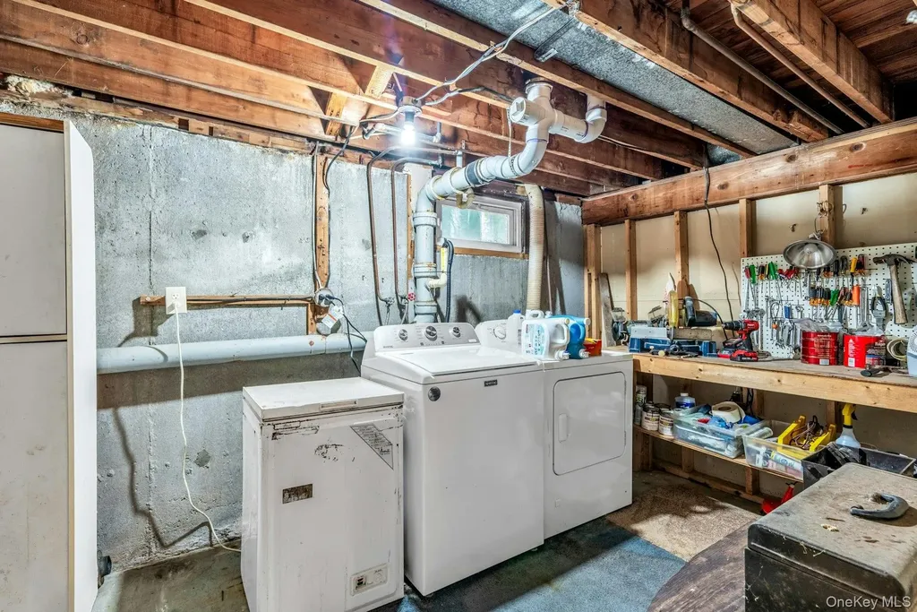10 Glen Way Lake Grove NY 11755