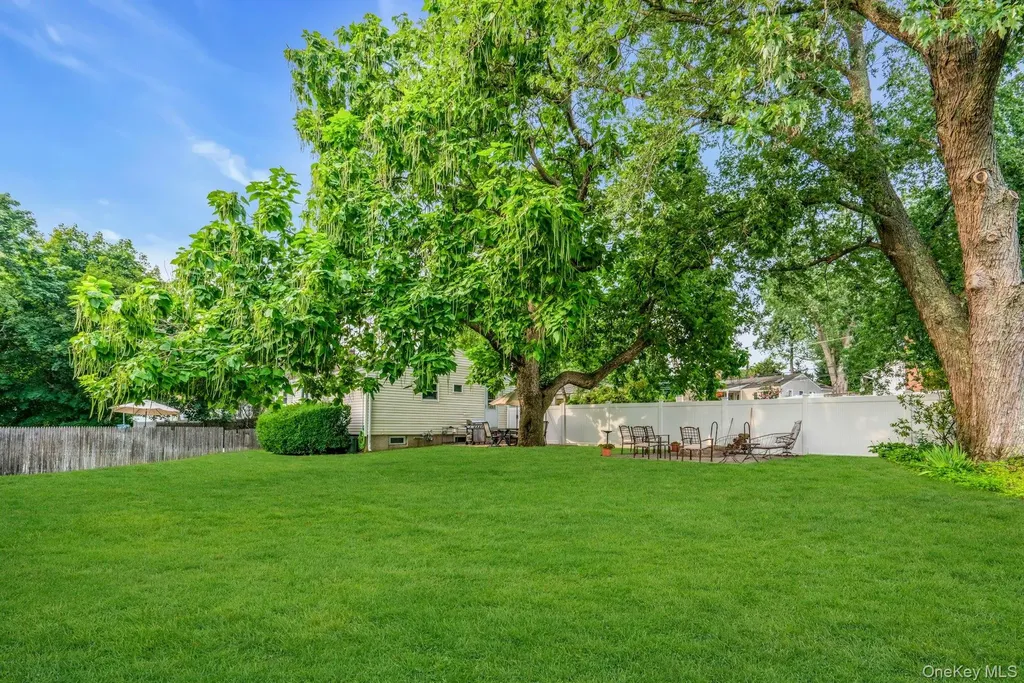 10 Glen Way Lake Grove NY 11755