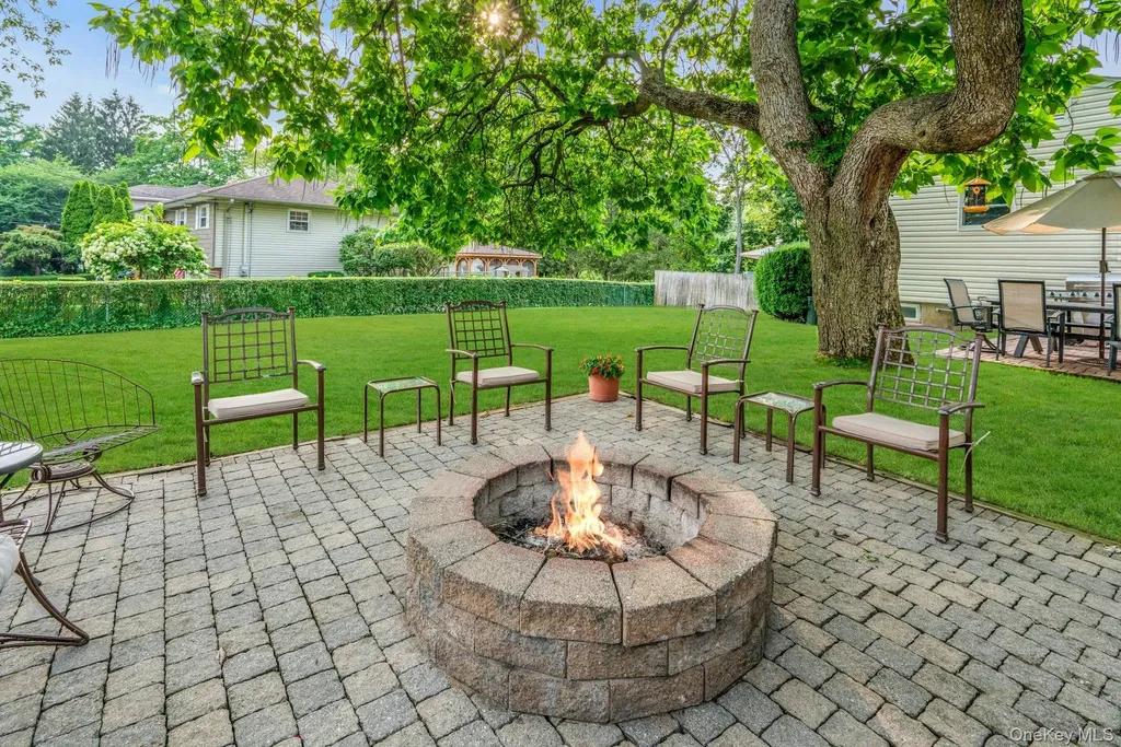 10 Glen Way Lake Grove NY 11755