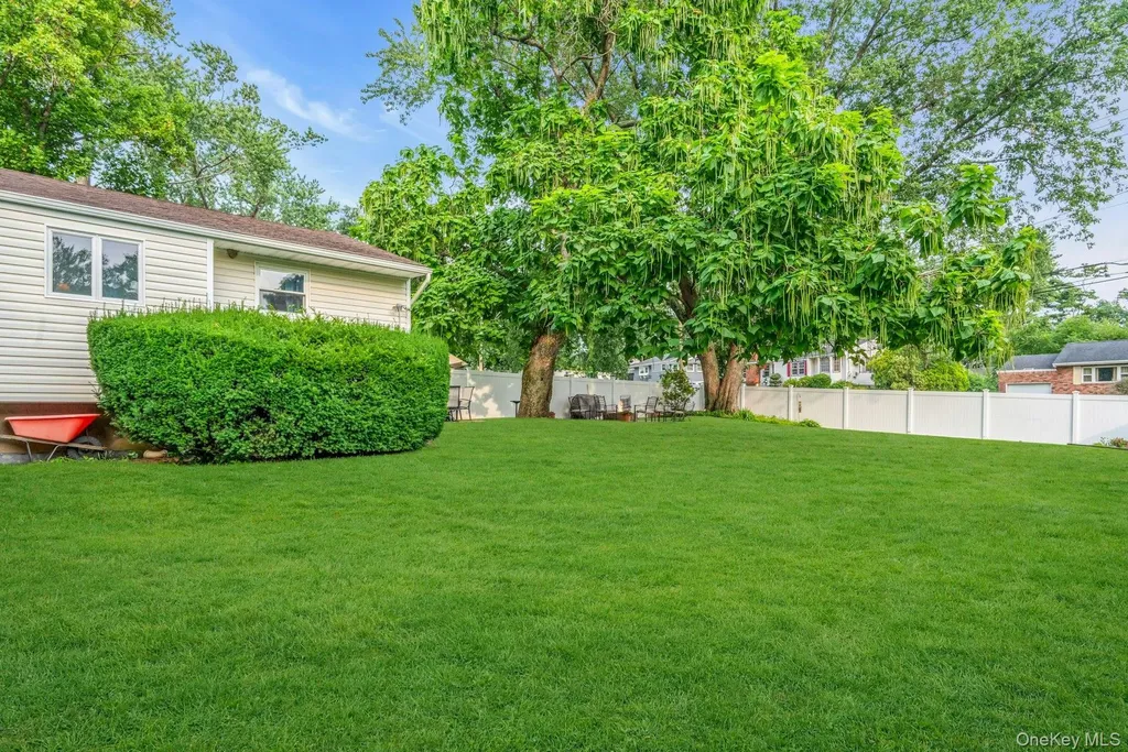 10 Glen Way Lake Grove NY 11755