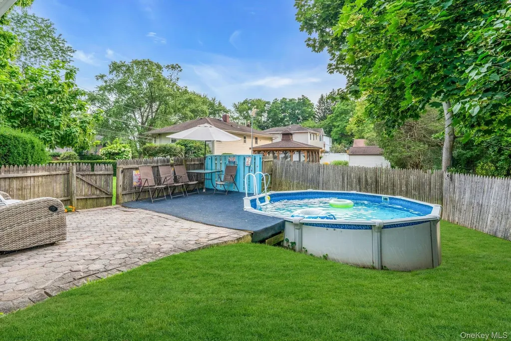 10 Glen Way Lake Grove NY 11755