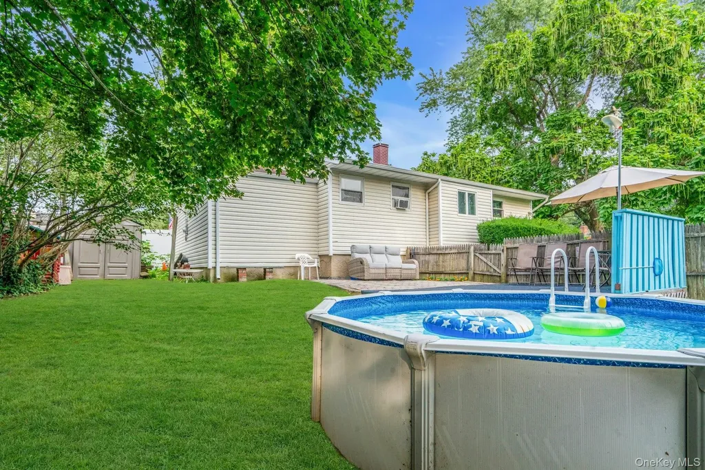 10 Glen Way Lake Grove NY 11755
