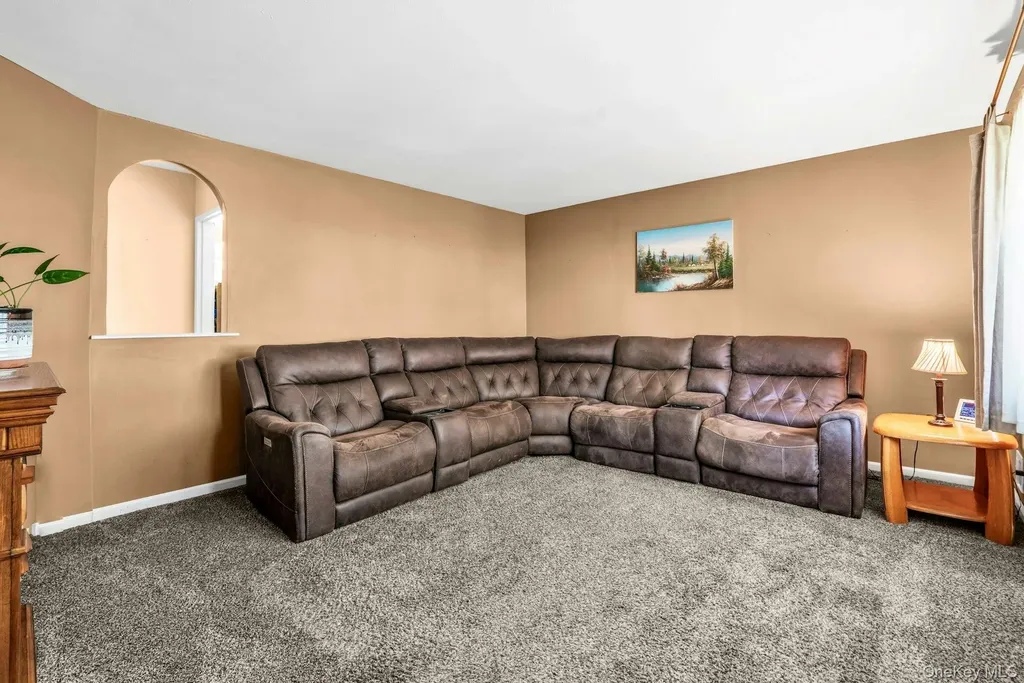 10 Glen Way Lake Grove NY 11755