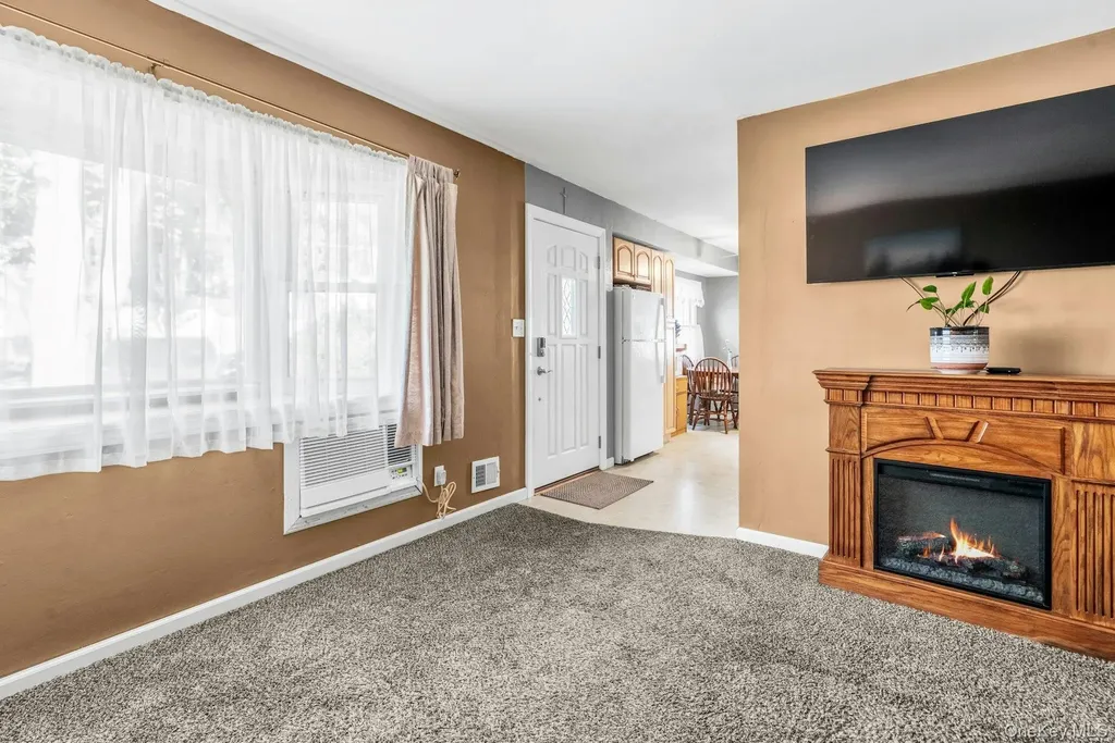 10 Glen Way Lake Grove NY 11755