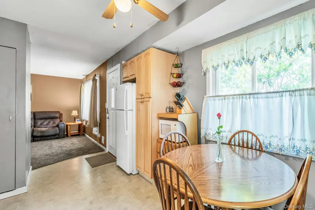 10 Glen Way Lake Grove NY 11755