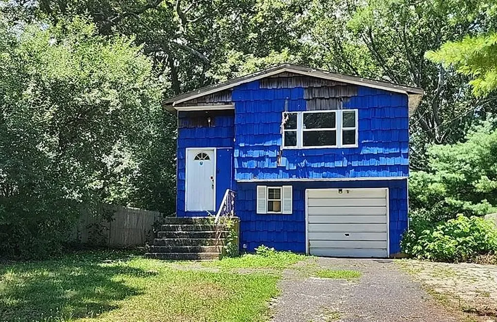 567 Puritan Drive Shirley NY 11967