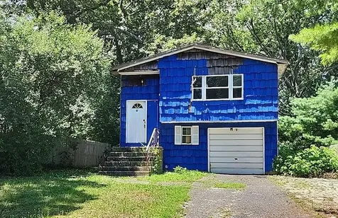 567 Puritan Drive Shirley NY 11967