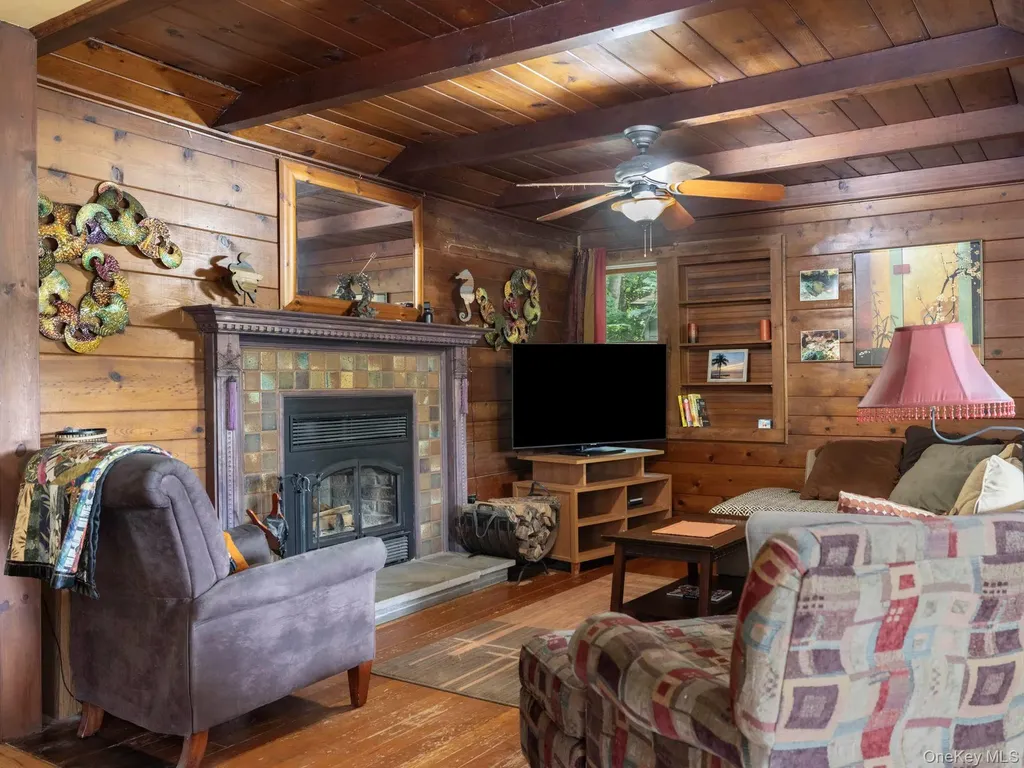 174 North Drive Saugerties NY 12477