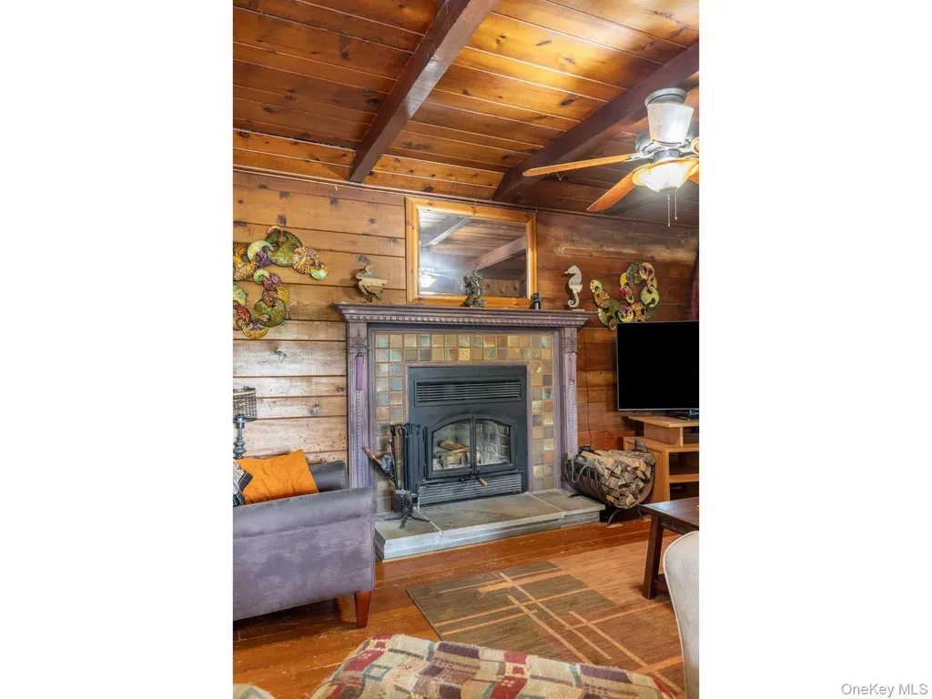 174 North Drive Saugerties NY 12477