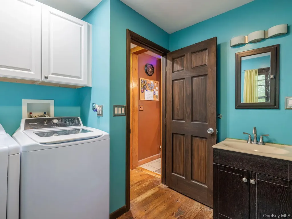 174 North Drive Saugerties NY 12477