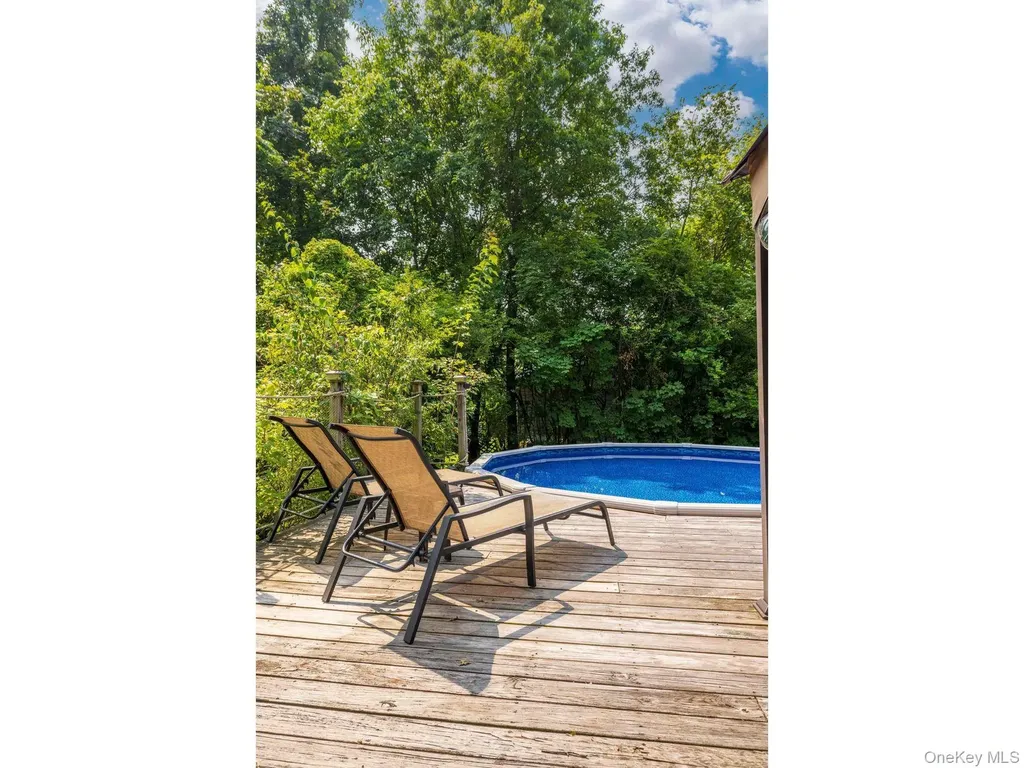 174 North Drive Saugerties NY 12477