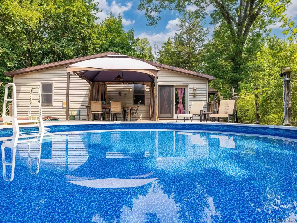 174 North Drive Saugerties NY 12477