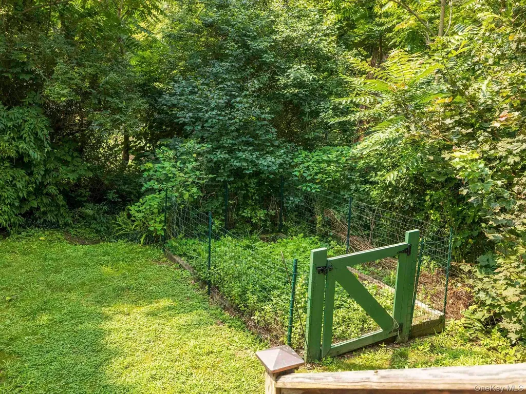 174 North Drive Saugerties NY 12477