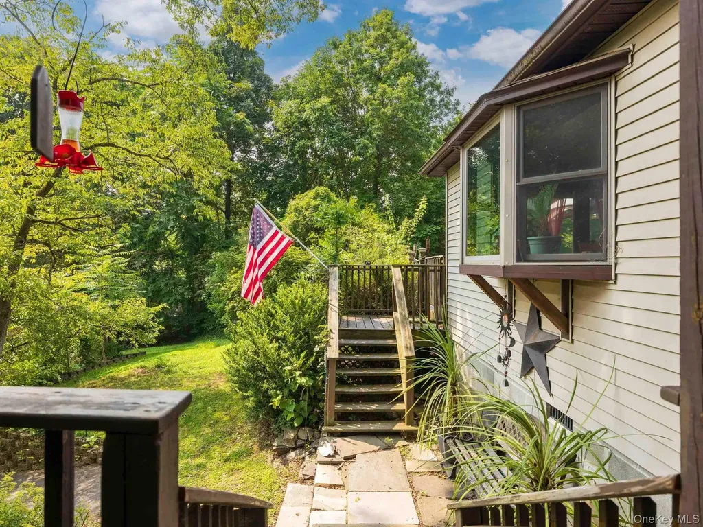 174 North Drive Saugerties NY 12477