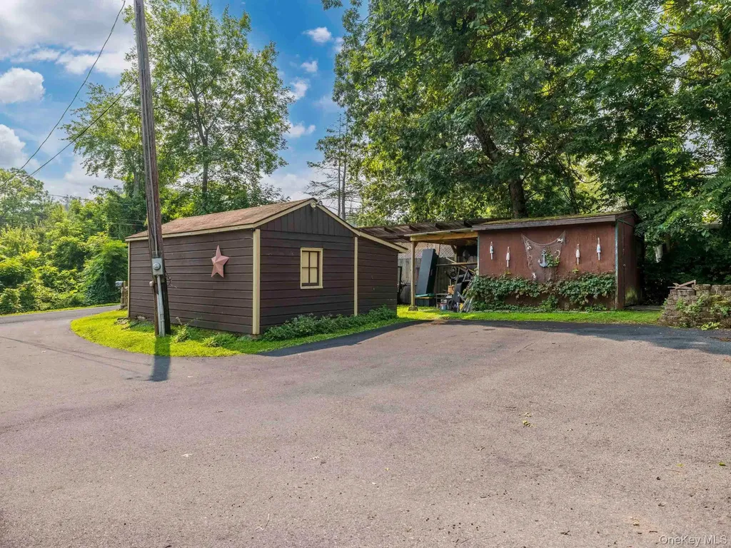 174 North Drive Saugerties NY 12477