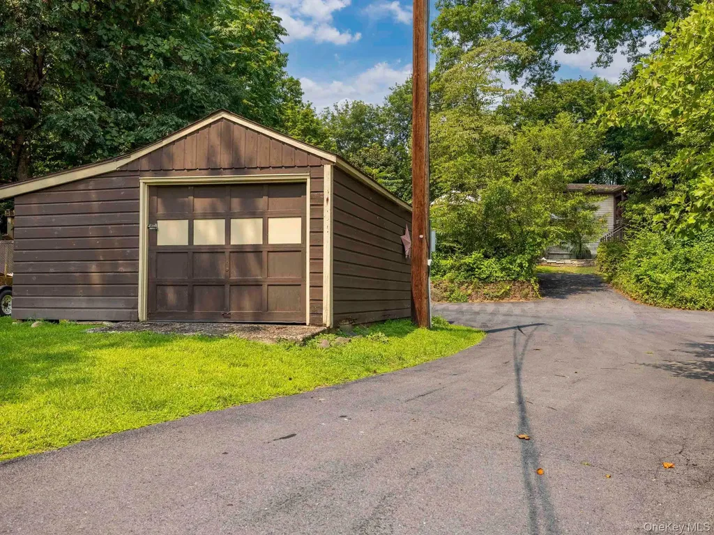 174 North Drive Saugerties NY 12477