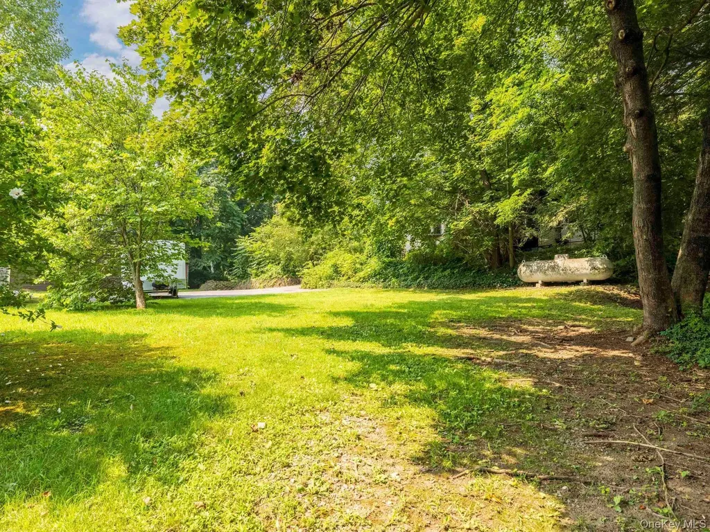 174 North Drive Saugerties NY 12477