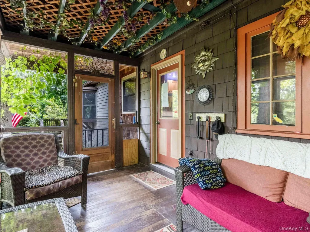 174 North Drive Saugerties NY 12477