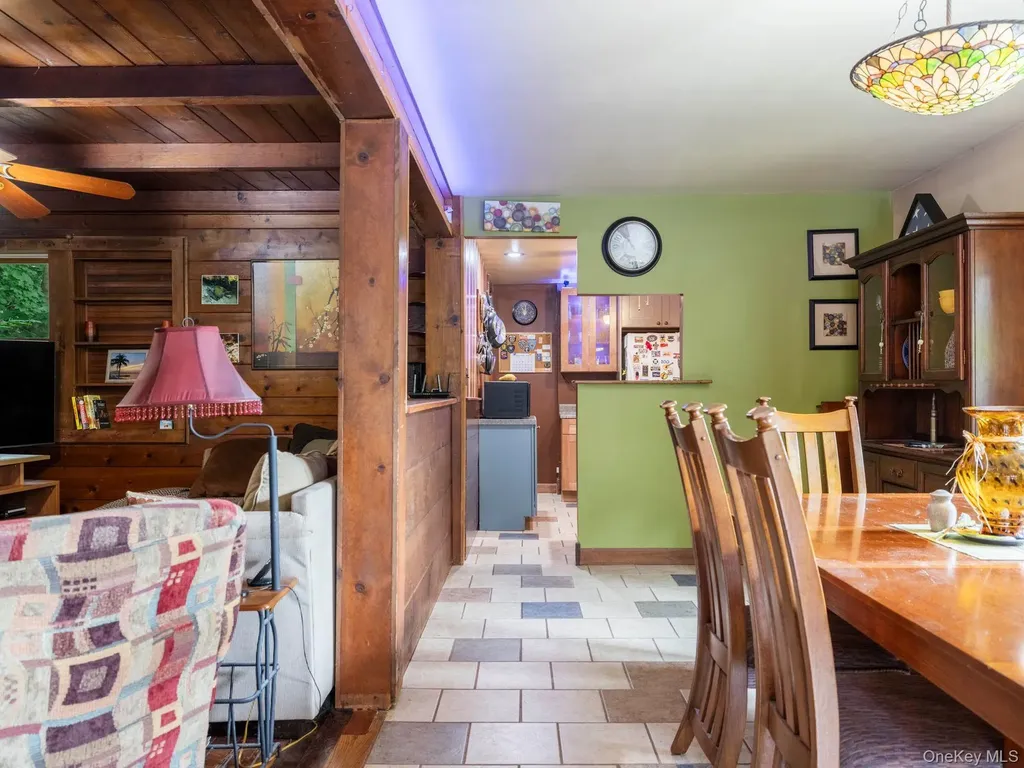174 North Drive Saugerties NY 12477