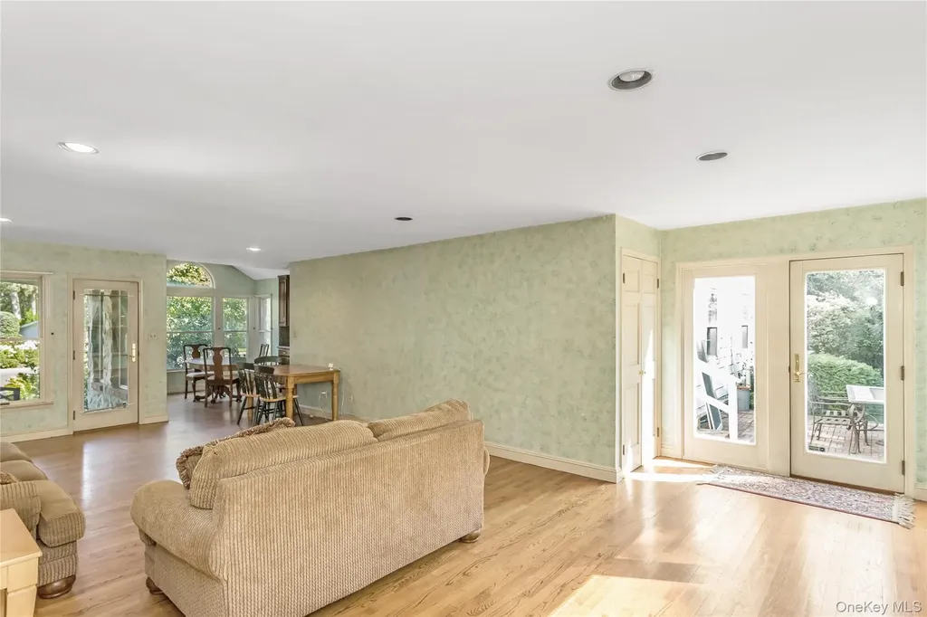 45 Orchard Meadow Road East Williston NY 11596