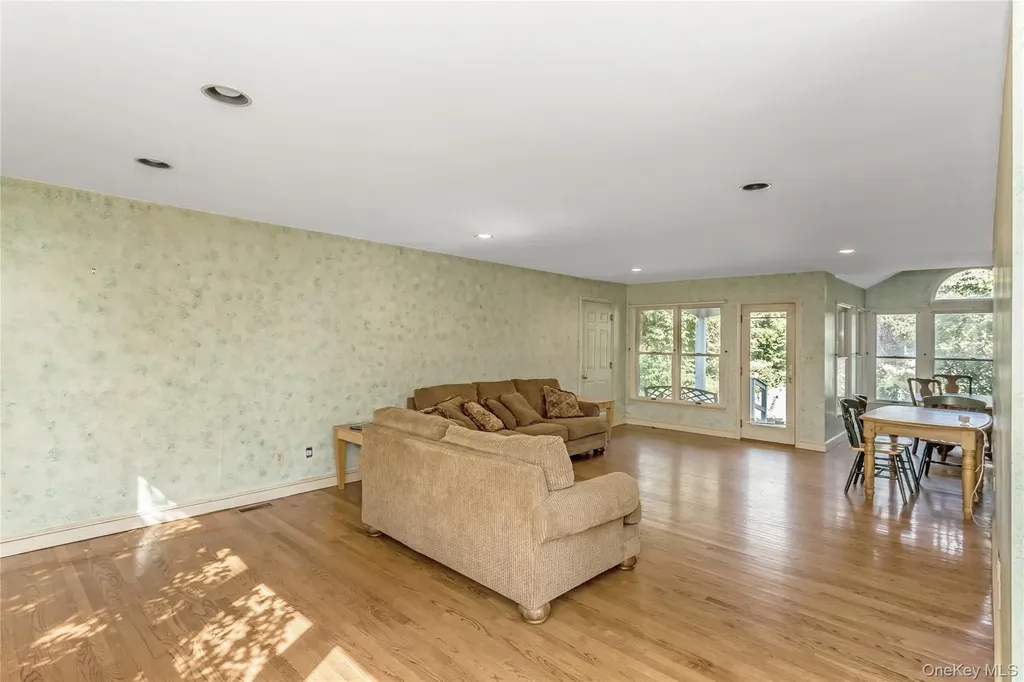 45 Orchard Meadow Road East Williston NY 11596